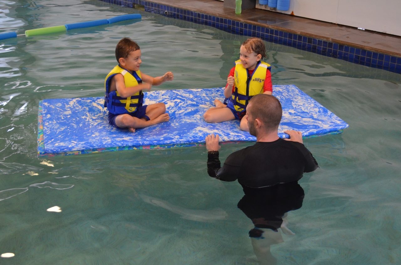 Families learning to swim at Little Pearls Smithfield